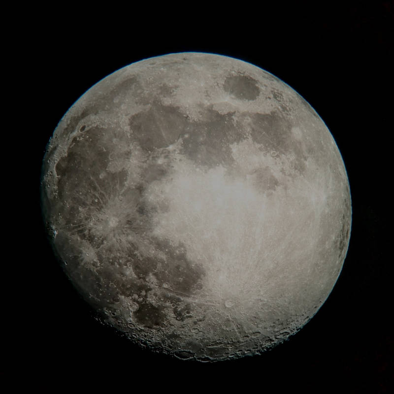 Moon on a Pixel 5 smartphone